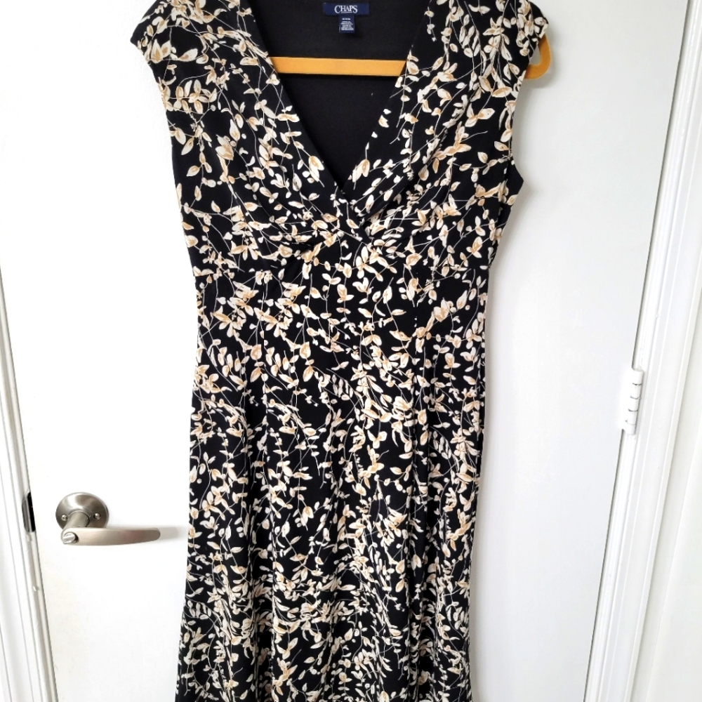 Chaps Black, Cream & Tan Floral Print Dress Size Medium Stretch Knit Cap Sleeves